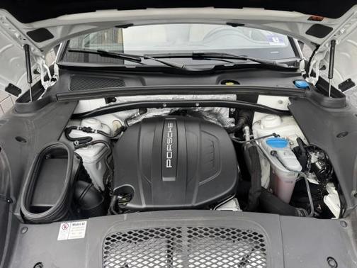 2017 Porsche Macan Base