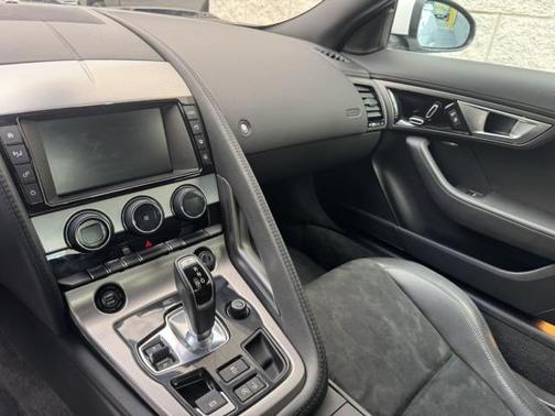 Polaris White 2017 Jaguar F-TYPE Base