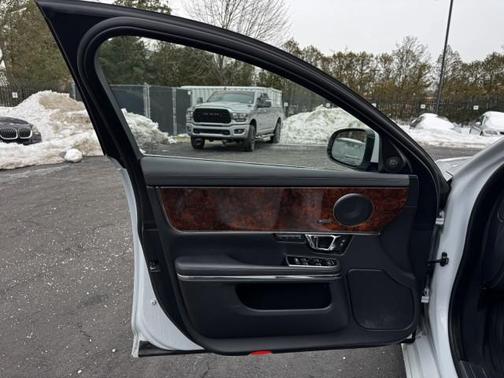 2019 Jaguar XJ XJ R-Sport