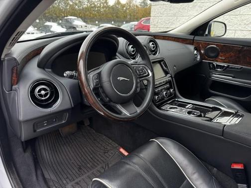 2019 Jaguar XJ XJ R-Sport