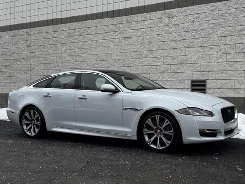 2019 Jaguar XJ XJ R-Sport