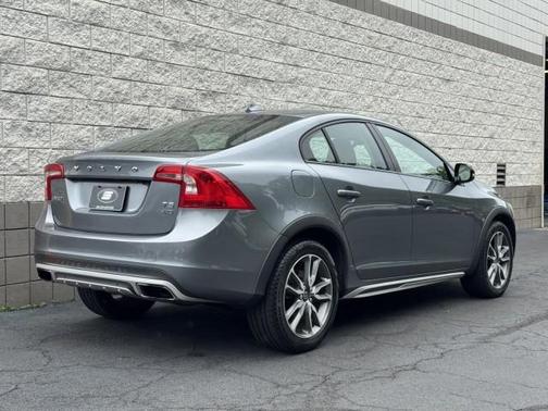 2016 Volvo S60 Cross Country T5 Platinum