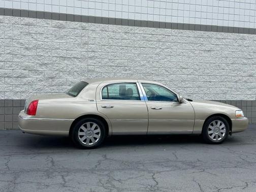 2010 Lincoln Town Car Signature Limited