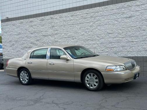 2010 Lincoln Town Car Signature Limited