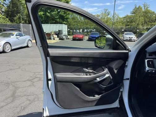 Fuji White 2018 Jaguar E-PACE SE
