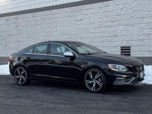 2017 Volvo S60 T6 R-Design Platinum