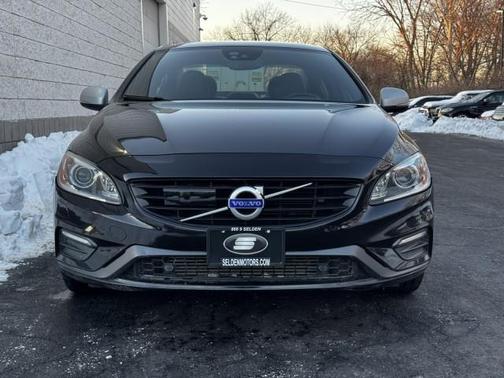 2017 Volvo S60 T6 R-Design Platinum