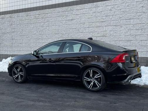 2017 Volvo S60 T6 R-Design Platinum