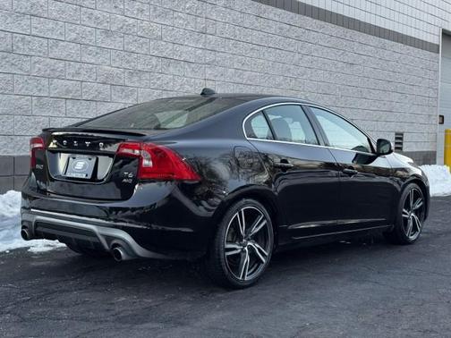 2017 Volvo S60 T6 R-Design Platinum