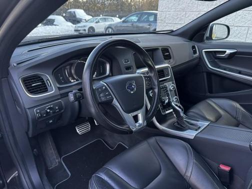 2017 Volvo S60 T6 R-Design Platinum