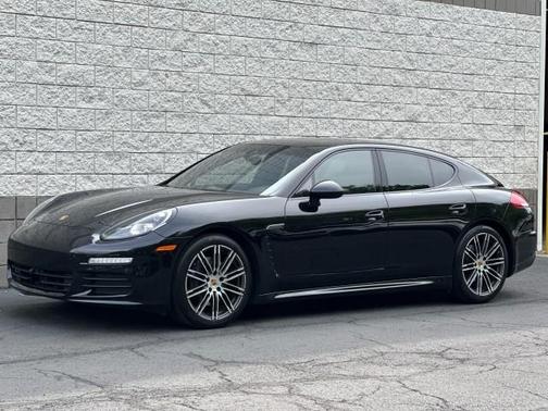 2016 Porsche Panamera 4 Edition