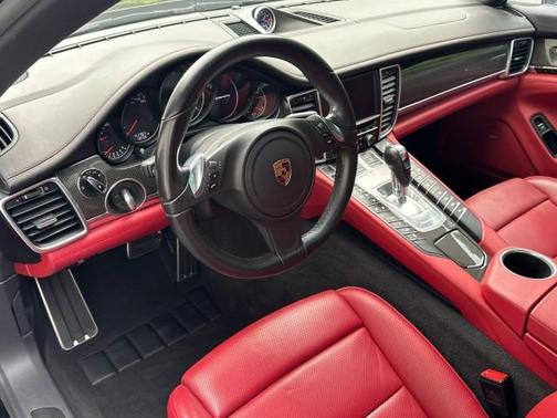 2016 Porsche Panamera 4 Edition