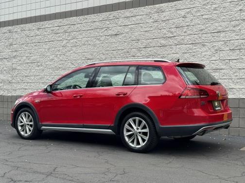 Tornado Red 2019 Volkswagen Golf Alltrack TSI S