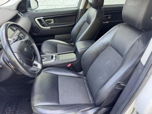 Fuji White 2018 Land Rover Discovery Sport SE