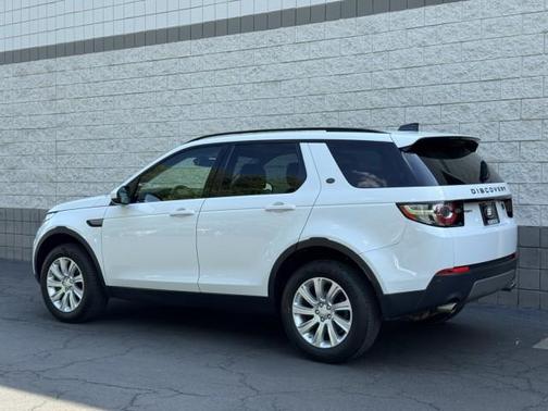 Fuji White 2018 Land Rover Discovery Sport SE
