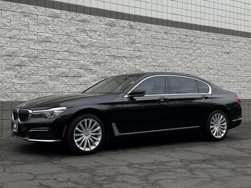 2019 BMW 740 i