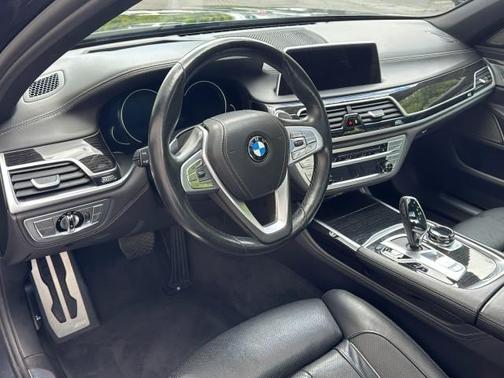 2017 BMW 750 i