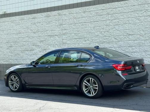 2017 BMW 750 i
