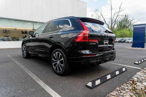 2022 Volvo XC60 B5 Momentum