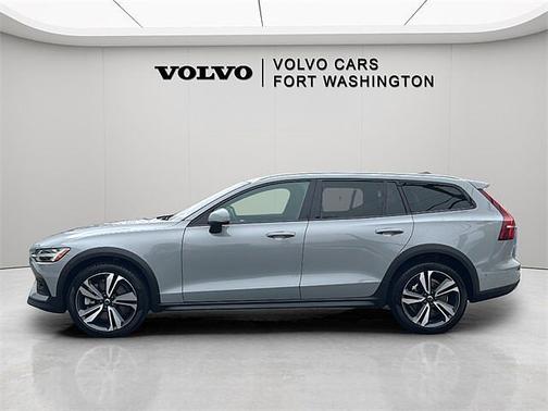 2025 Volvo V60 Cross Country Plus