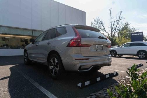 2024 Volvo XC60 Recharge Plug-In Hybrid T8 Plus Dark Theme