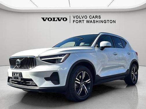 2025 Volvo XC40 Core