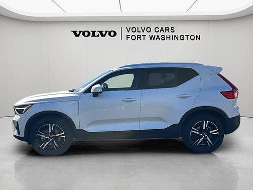 2025 Volvo XC40 Core