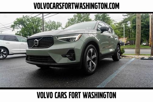 2023 Volvo XC40 B5 Plus Dark Theme