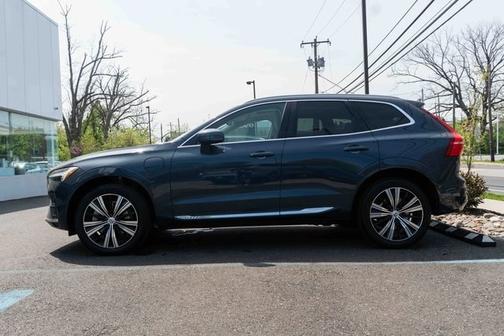 2023 Volvo XC60 Recharge Plug-In Hybrid T8 Plus Bright Theme