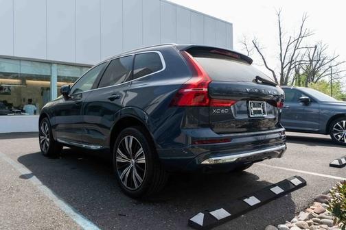 2023 Volvo XC60 Recharge Plug-In Hybrid T8 Plus Bright Theme