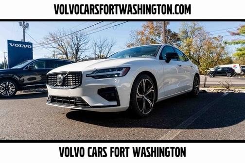 2023 Volvo S60 B5 Plus Dark Theme