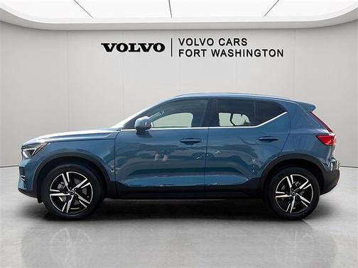 2025 Volvo XC40 Core