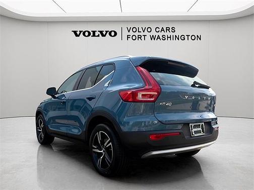 2025 Volvo XC40 Core