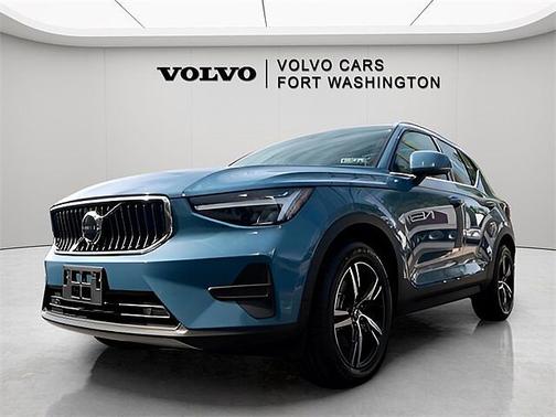 2025 Volvo XC40 Core