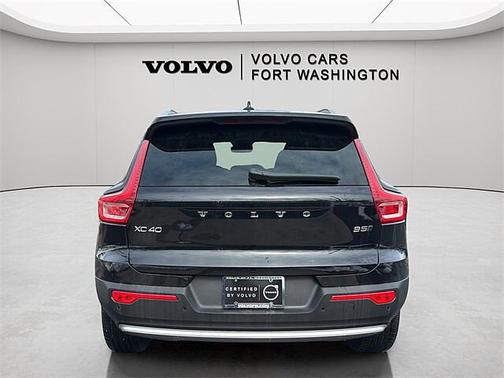 2025 Volvo XC40 Core