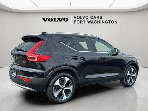 2025 Volvo XC40 Core