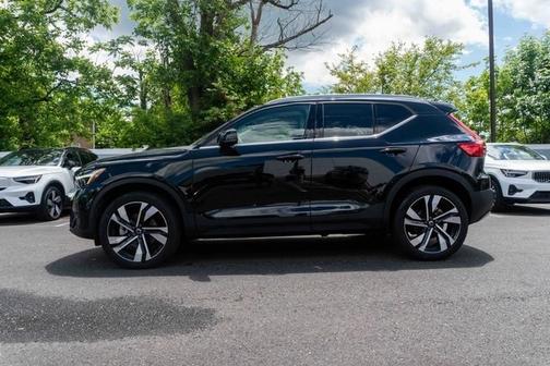 2023 Volvo XC40 B5 Plus Bright Theme