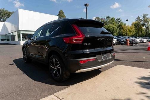 2025 Volvo XC40 B5 Core