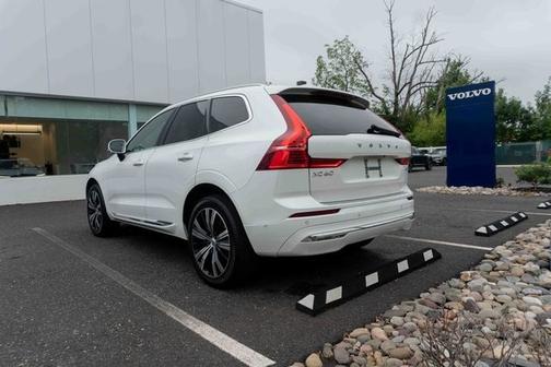 2023 Volvo XC60 B5 Plus Bright Theme