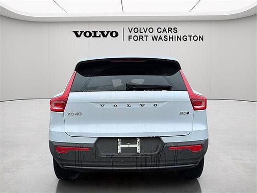 2025 Volvo XC40 Plus