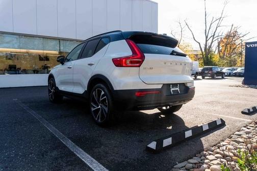 2022 Volvo XC40 R-Design