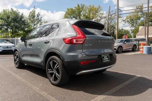 2023 Volvo XC40 B5 Plus Bright Theme