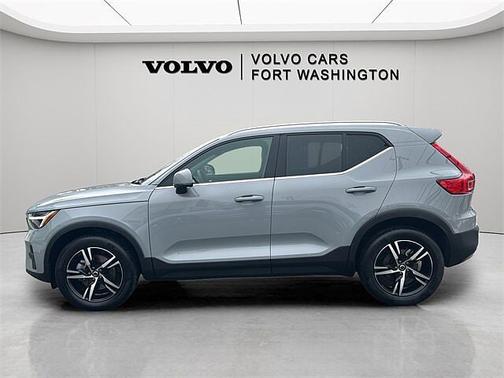 2025 Volvo XC40 Core