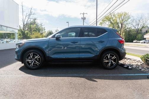 2025 Volvo XC40 B5 Core