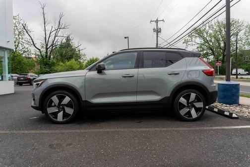 2024 Volvo XC40 Recharge Pure Electric Twin Plus