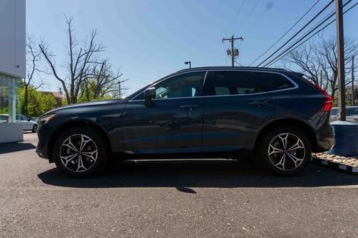 2022 Volvo XC60 B5 Momentum