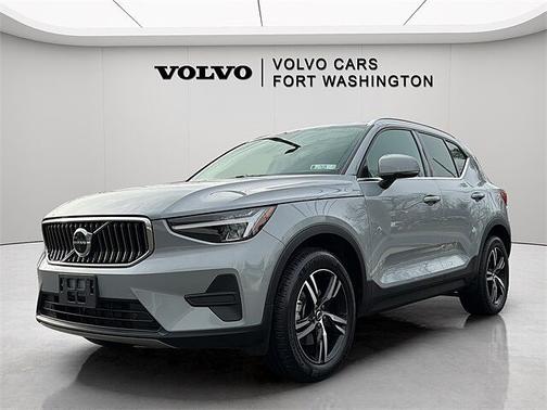2025 Volvo XC40 Core