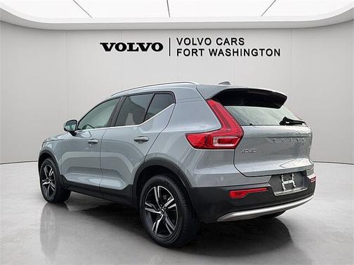 2025 Volvo XC40 Core