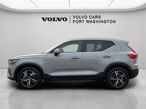 2025 Volvo XC40 Core