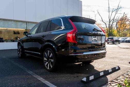 2024 Volvo XC90 Recharge Plug-In Hybrid T8 Plus Bright Theme 7 Passenger